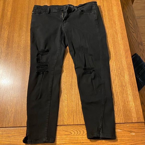 KanCan Denim - KanCan distressed black jeans